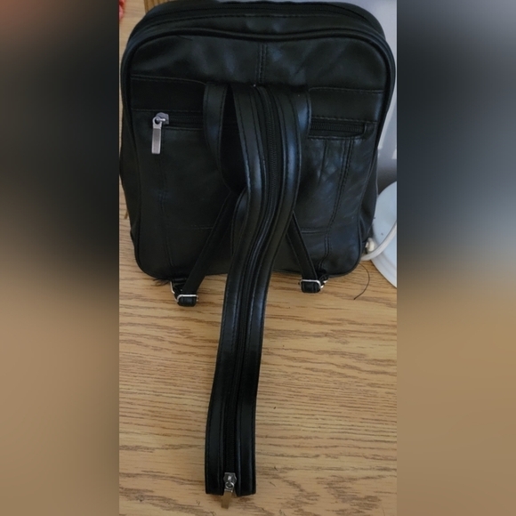 Castello itialy black soft leather mini backpack/sling - Picture 3 of 6